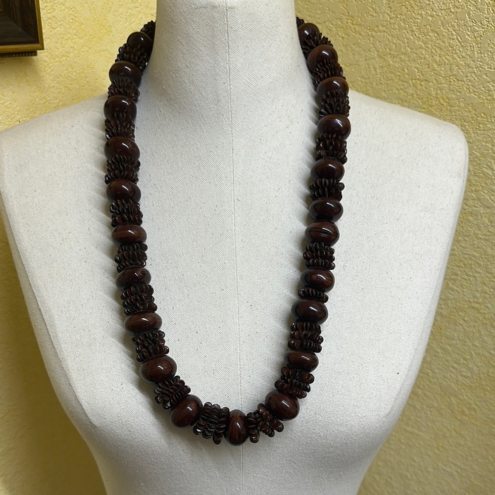Elegant Brown Seed and Nut Lei